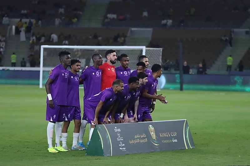 بالصور.. وفد الدعوة وتوعية الجاليات يلتقي بالجهاز الفني لنادي النصر