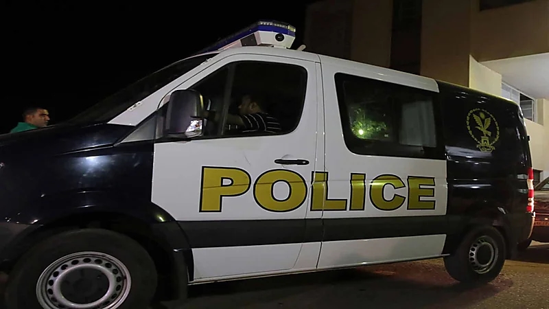 أب يتخلص من نجلته ويدفنها داخل المنزل