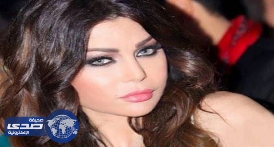 هيفاء وهبي تتعلم الفرنسية بطريقة غريبة.. وتصف منتقديها بالمرضى