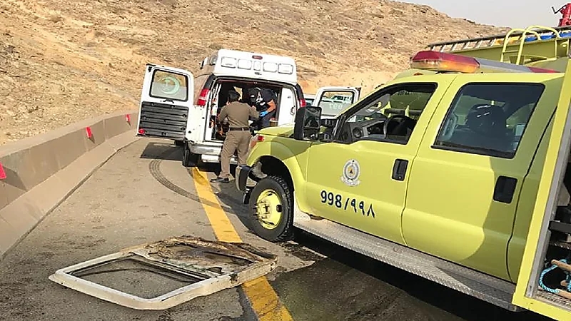 وفاة شخص وإصابة آخر في حادث انقلاب شاحنة بالباحة