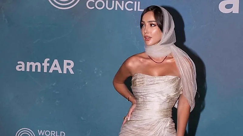 بسمة بوسيل ترتدي فستان عاري مع حجاب على رأسها في مهرجان البندقية.. صور