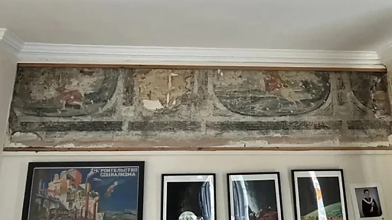 رجل يكتشف كنزاً في مطبخ منزله