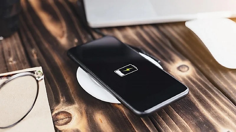 بالفيديو.. خبير: الشواحن التجارية تدمر هاتفك