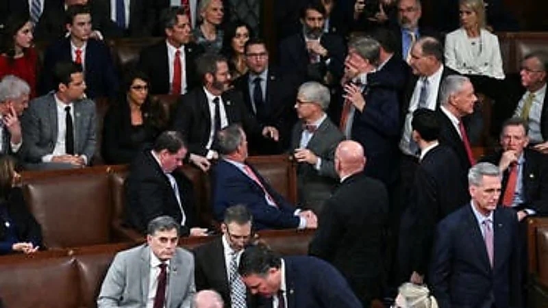 بالفيديو.. شجار وشيك قبل انتخاب مكارثي رئيسًا لمجلس النواب الأمريكي