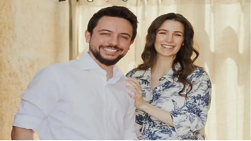 أول صور واضحة لملامح أبنة الأمير الحسين