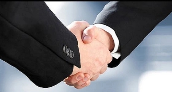 فصل أكاديمي بجامعة شهيرة لمحاولته مصافحة مسلمة