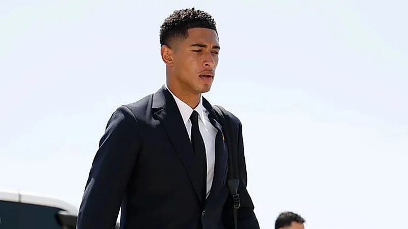 بعثة ريال مدريد تغادر إلى أمريكا .. صور