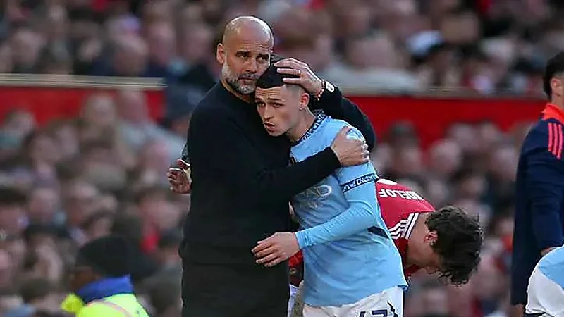 فودين يرد بسخرية على جماهير مانشستر يونايتد بعد إهانتهم لوالدته .. صور