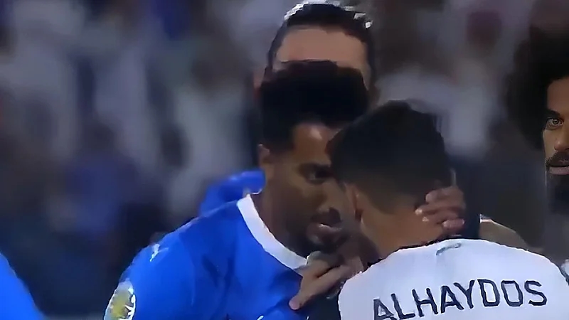 الهيدوس يوضح حقيقة خلافه مع سالم الدوسري .. فيديو