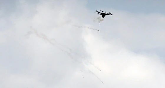 بالصور.. طيران الاحتلال يقصف الفلسطينيين بالغاز في مسيرة الأرض