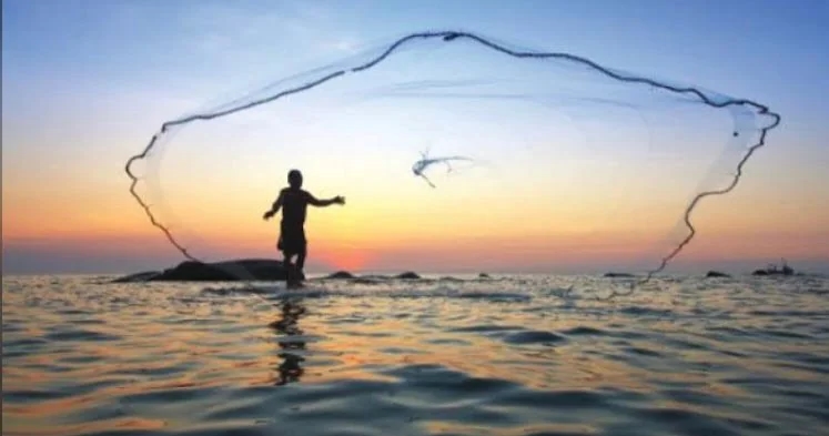 امتهان 60 فتاة مهنة صيد الأسماك لأول مرة في المملكة