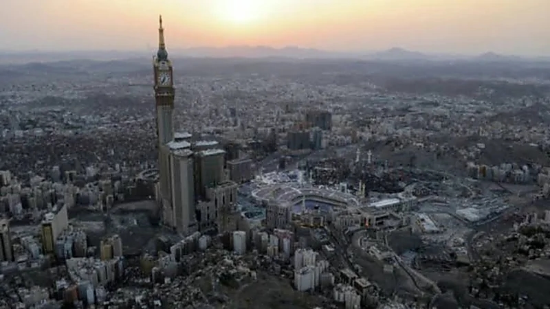 العثور على طفل متوفى داخل شقة مهجورة قرب منزله بمكة