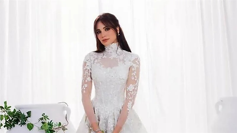 آمال ماهر تثير فضول جمهورها بفستان زفاف