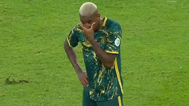 بالفيديو .. لحظة طرد تاليسكا من مباراة الاتحاد والنصر