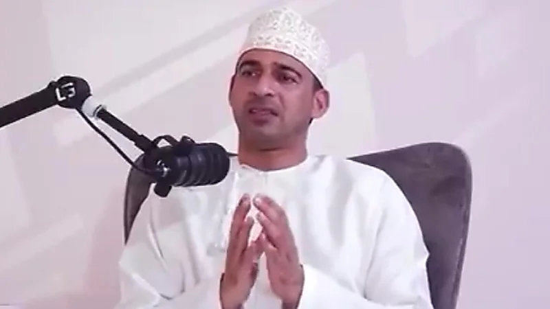 الحوسني يكشف قصة خروجه من الأهلي .. فيديو