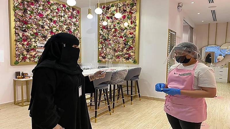 رصد 15 مخالفة في المنشآت النسائية بالخبر