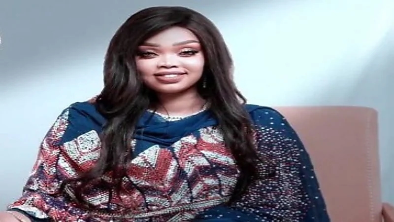 شاهد.. فنانة سودانية تشعل الجدل بانتاجها أغنية تتغزل في الشوقر دادي