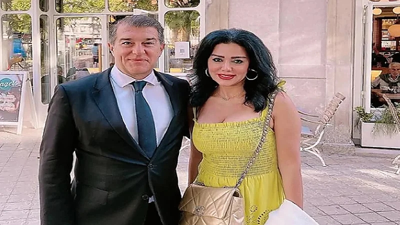 رانيا يوسف تتوعد مغردين أساؤوا لها بعد ظهورها مع مدرب برشلونة