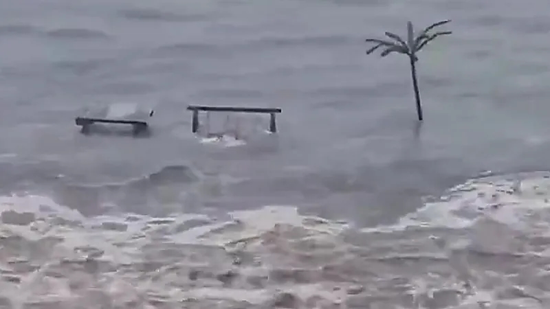 روسيا تعلن تسجيل تسونامي في منطقة كامتشاتكا بعد الزلزال ..فيديو