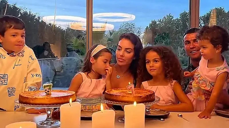 رسالة غامضة من جورجينا تشعل المنصات