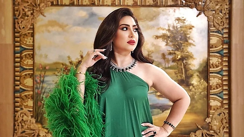 بوسي تتألق في أحدث جلسة تصوير بـ الأخضر..صور