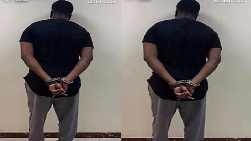 بالفيديو..القبض على وافد سرق 50 ألف ريال من داخل سيارة بالمنطقة الشرقية