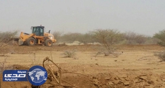 بالصور.. بلدية بارق تسترد 10 آلاف متر من أراضي الدولة