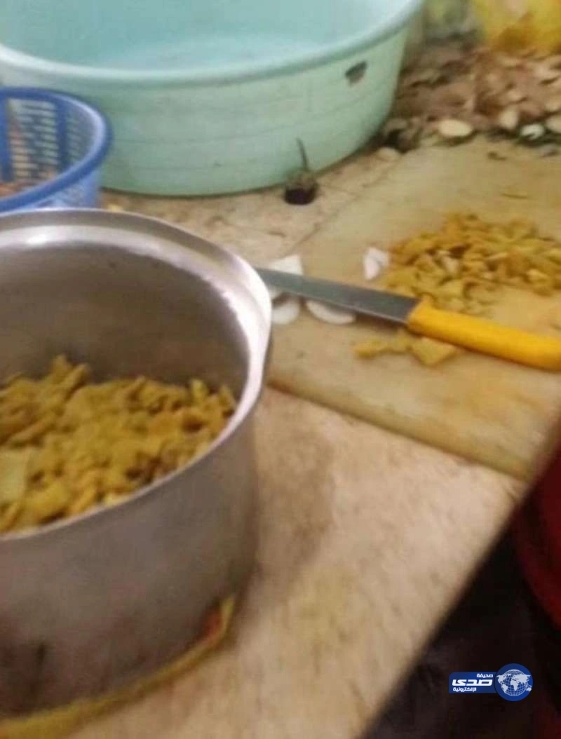 ضبط  مواد غذائية تالفة بمطاعم  ومخابز مخالفة خلال حملات تفتيشية في "رفحاء"