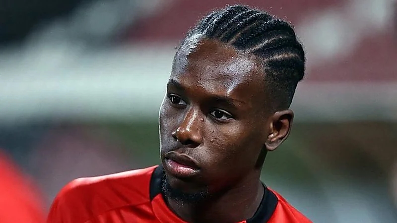 الأهلي يقترب من ضم زكريا هوساوي