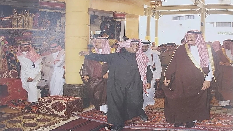 صورة مميزة للملك سلمان في افتتاح مشروع تطوير سوق الزل
