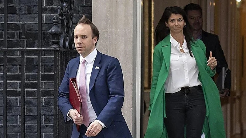 وزير الصحة البريطاني يواجه فضيحة أخلاقية