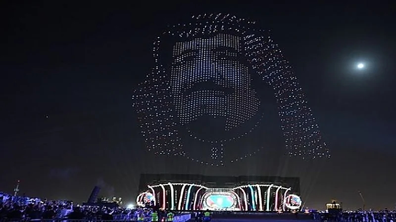 بالفيديو.. السماء تتزين بصورة خادم الحرمين وولي العهد خلال حفل افتتاح موسم الرياض