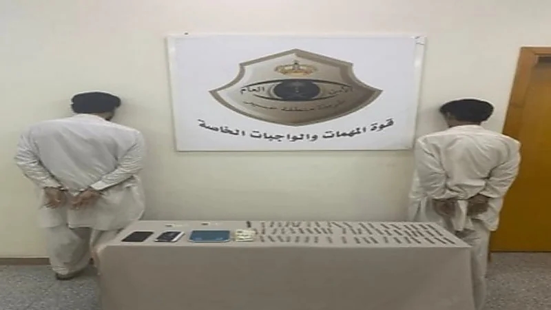 ضبط شخصين بحوزتهما مادة الحشيش المخدر في عسير 