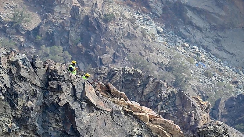بالصور.. وفاة 3 أشخاص إثر سقوط مركبة من مطل الهدا بالطائف