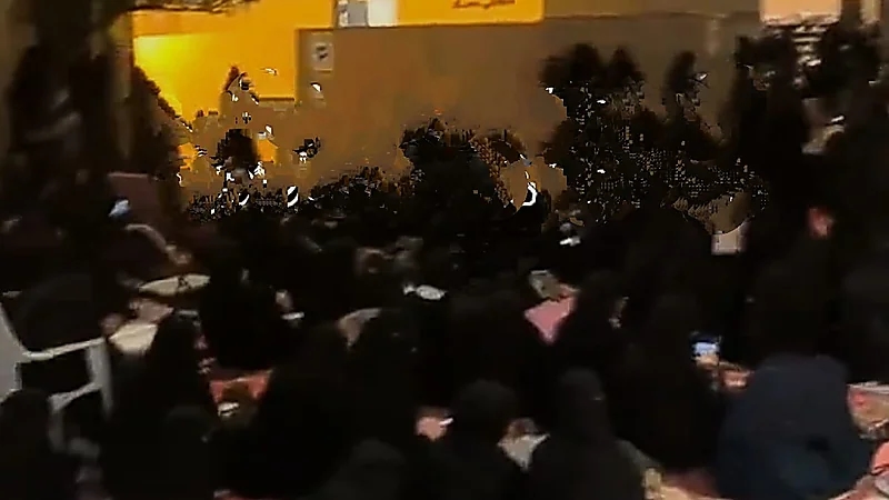 منازل الأهالي تحتضن المصلين في ليالي القيام بعد امتلاء المساجد .. فيديو