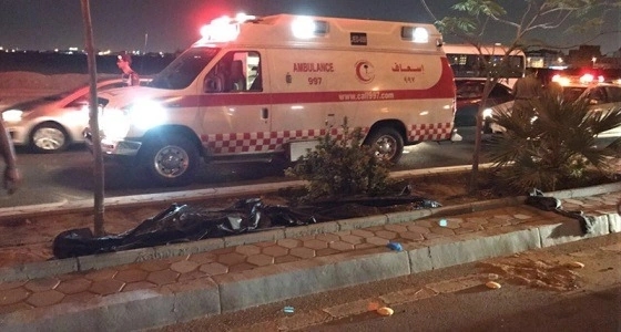 بالفيديو.. متهور يعكس السير في شارع عام ويسبب حادث مروع بالمدينة
