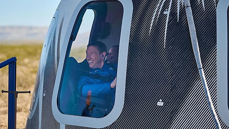 وفاة رجل أعمال سافر إلى الفضاء الشهر الماضي