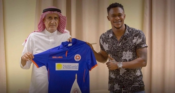 بالصور.. الوشم يوقع مع 3 لاعبين أجانب