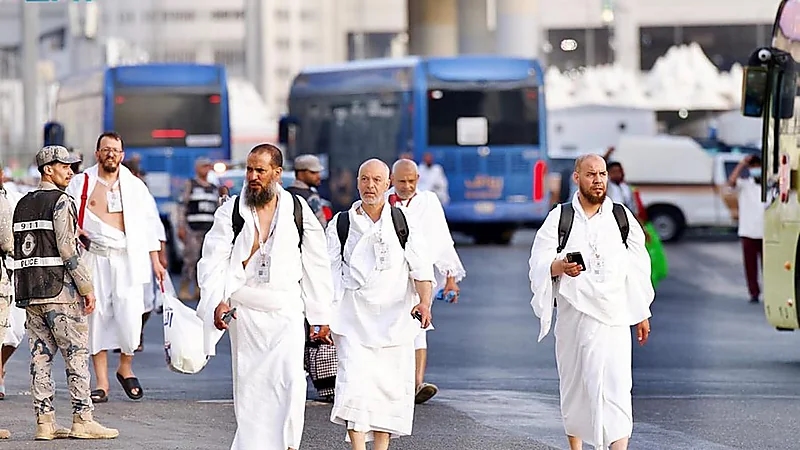 مشعر منى يشهد توافد حجاج بيت الله الحرام لقضاء يوم التروية في أجواء إيمانية.. صور