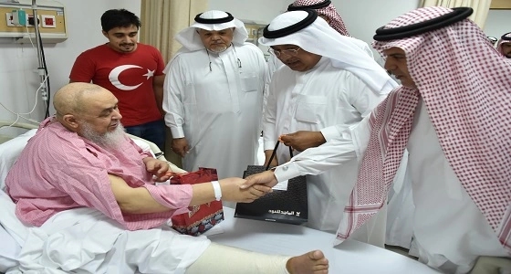 " أبو الخيور " يزور المرضى المنومين بمجمع الملك عبد الله الطبي في جدة