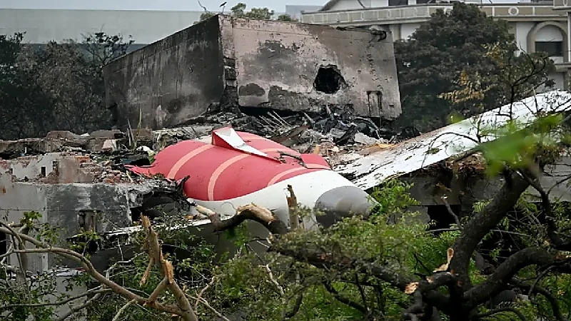 العثور على الصندوق الأسود للطائرة الهندية المنكوبة