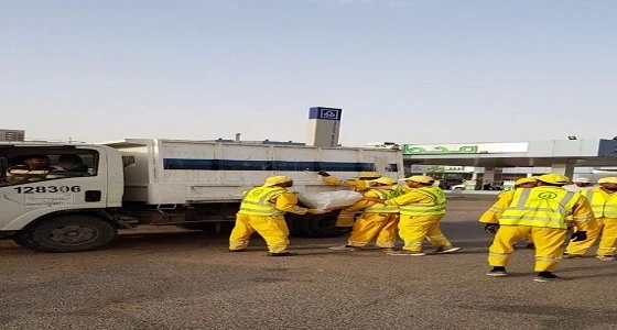 بالصور.. أمانة الرياض تشن حملات على باعة الحطب المخالفين