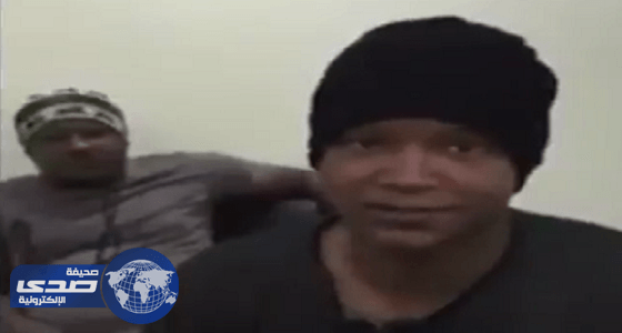 بالفيديو.. شابان يكسران حاجز العيب ويعملان في «تشليح السيارات»