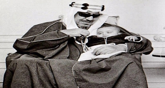 صورة نادرة للملك سعود مع حفيده عبد العزيز بلندن
