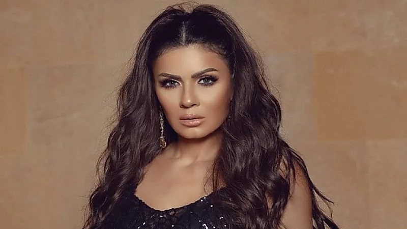 نجلاء بدر تعيد ارتداء فستانها الجريء المثير للجدل