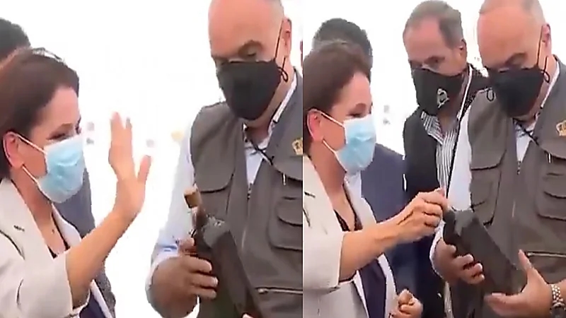 فيديو.. وزيرة الطاقة الأردنية تثير الجدل وتهدي رئيس الوزراء "زجاجة نفط"