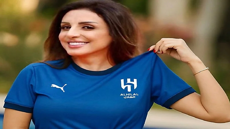 أنغام ترتدي قميص الهلال وتشعل الأجواء أمام ريال مدريد .. صورة