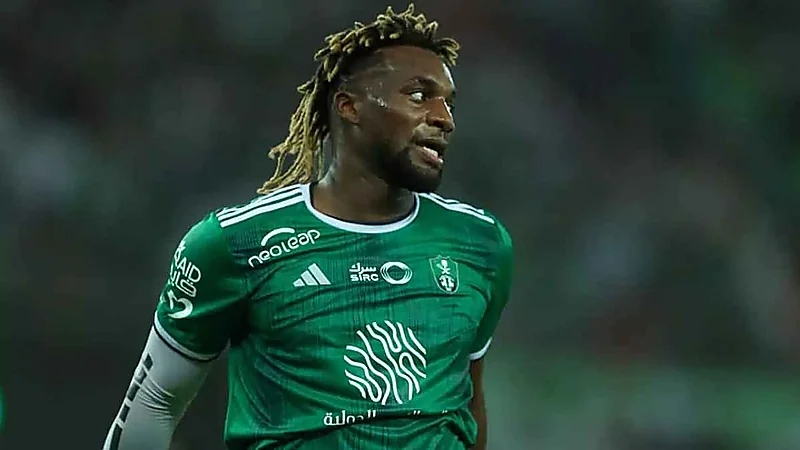 وسط أنباء رحيله.. سان ماكسيمان ينضم لمعسكر الأهلي