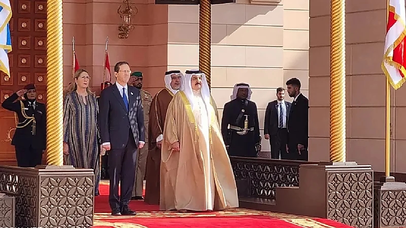 الرئيس الإسرائيلي يصل البحرين في أول زيارة رسمية