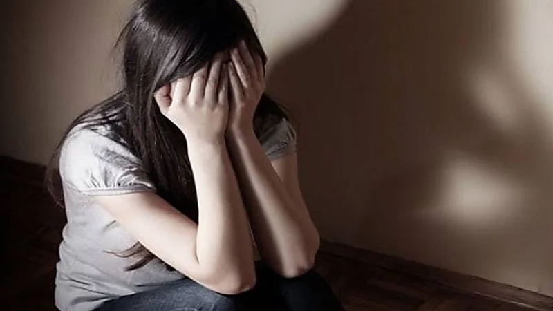 القبض على شاب هدد فتاة قاصر بنشر صورها الخاصة لمنعها من الزواج